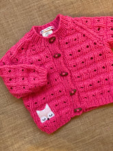 Load image into Gallery viewer, 06-12 months - Pink chunky “Fox” cardigan
