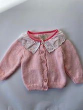 Load image into Gallery viewer, 0-6 months - Pink frilly cardigan
