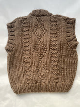 Load image into Gallery viewer, 0-6 months - Brown knitted vest
